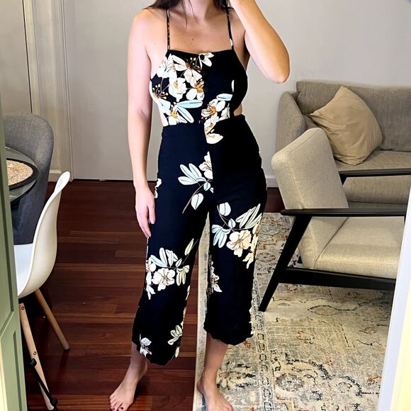 Kimchi Blue Pants - Kimchi Blue Floral Backless Apron Jumpsuit size 2 Black White Green